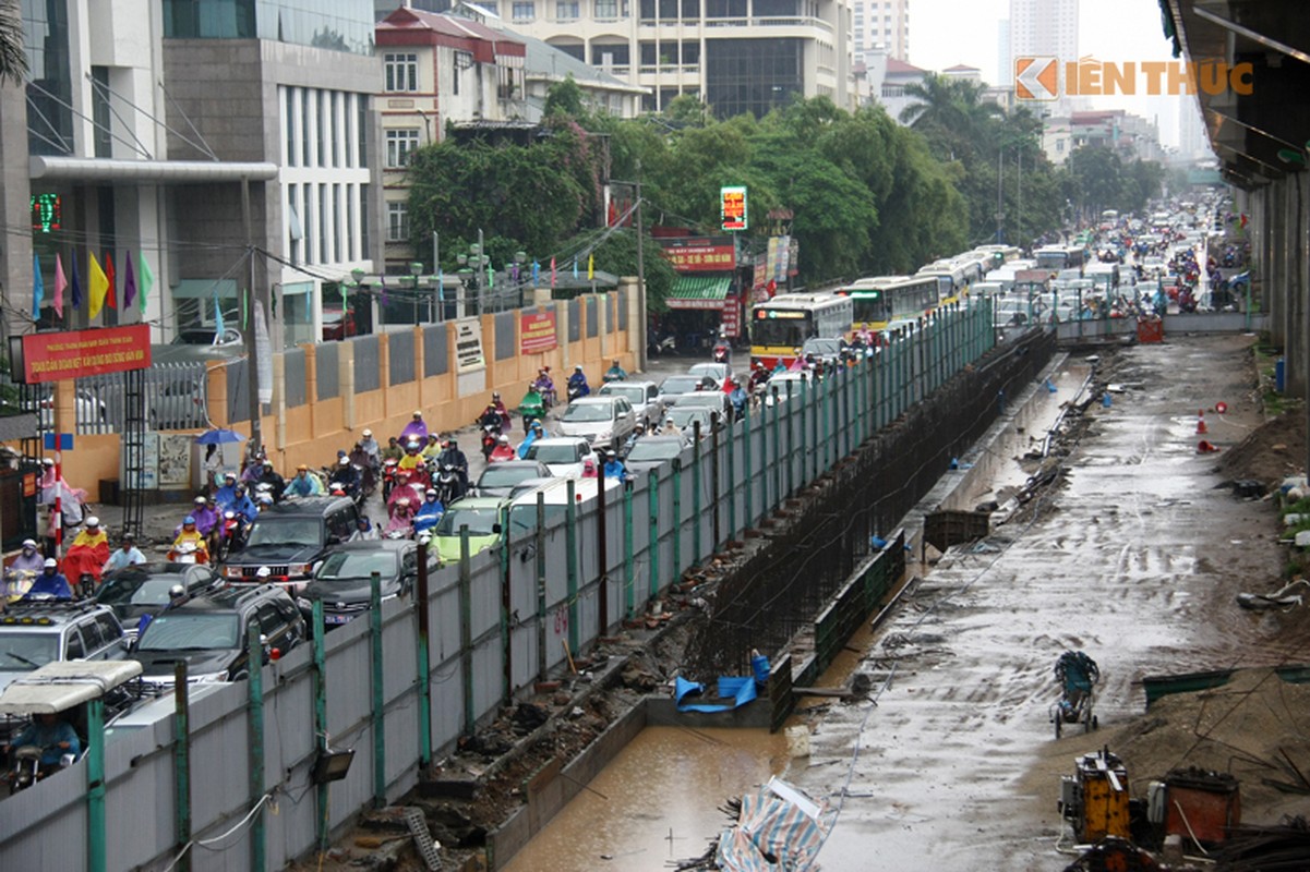 Diem den Khuat Duy Tien tac duong kinh hoang gan 2 gio dong ho-Hinh-14